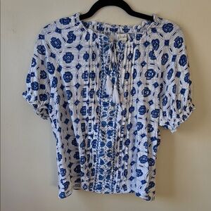 Super Cute Wonderly Blue and White Floral Blouse